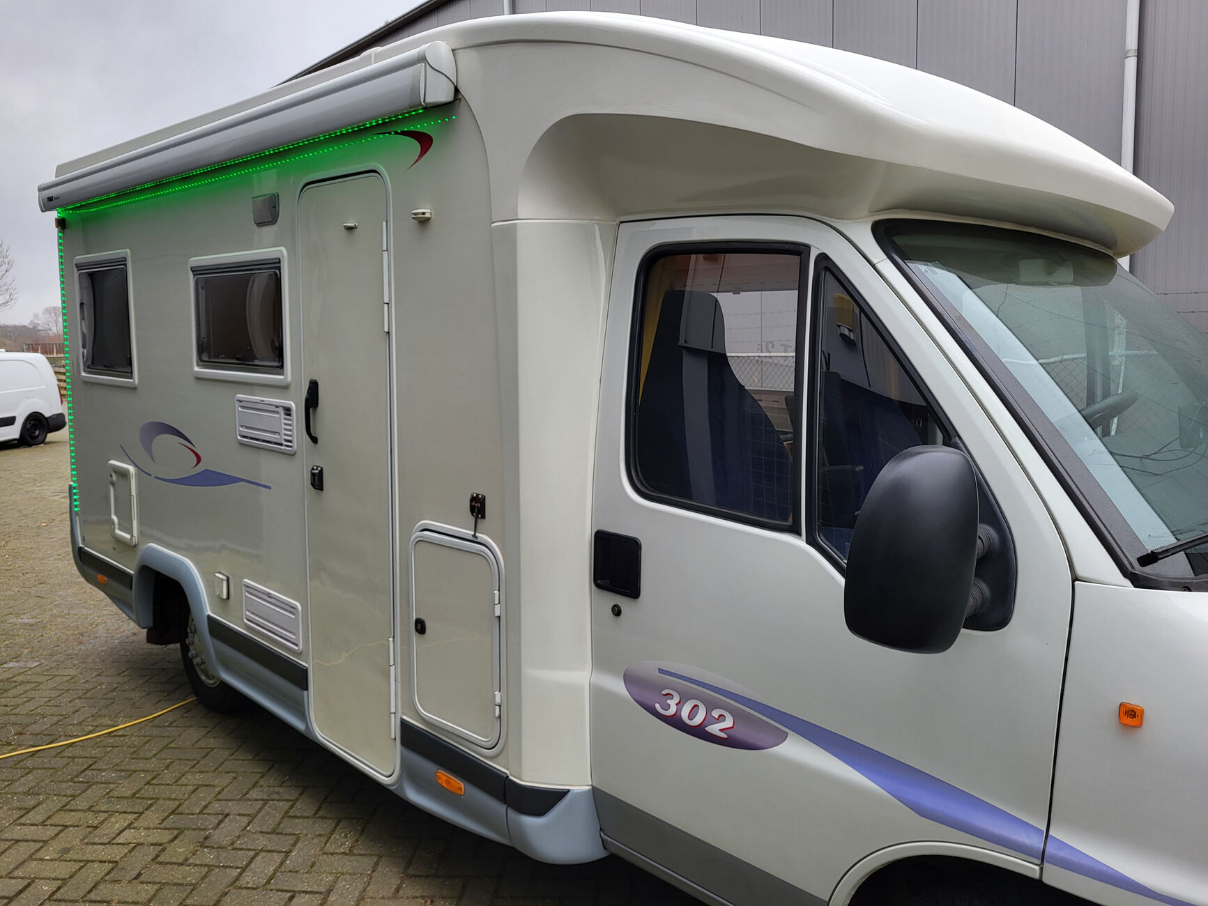 Het interieur van de camper